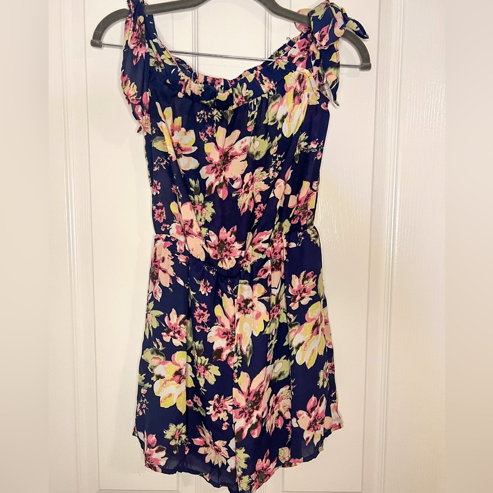 Off the shoulder floral romper XS